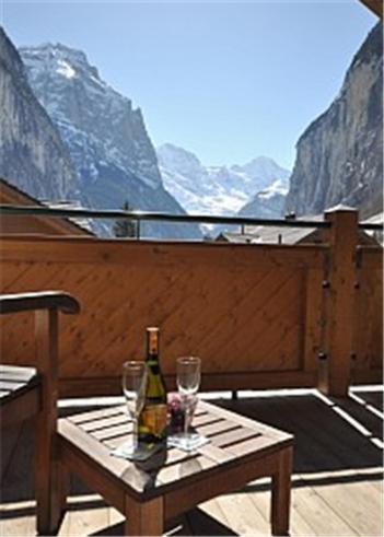 Charming Penthouse Lauterbrunnen Quarto foto